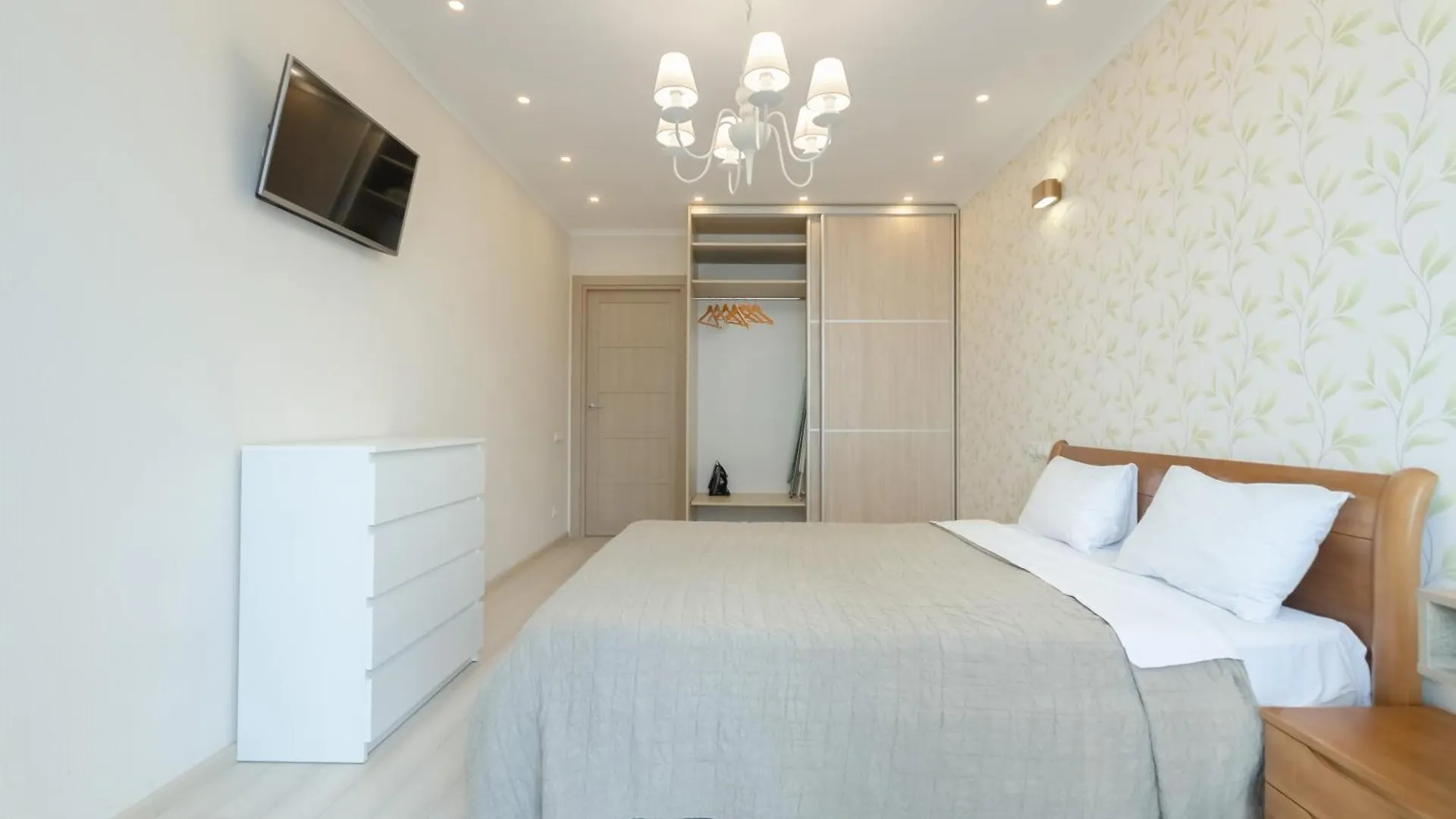 Petrovdom Apartments 3-143 In Rc Central Park, 7 John Mccain Street Kyiv 0*,
