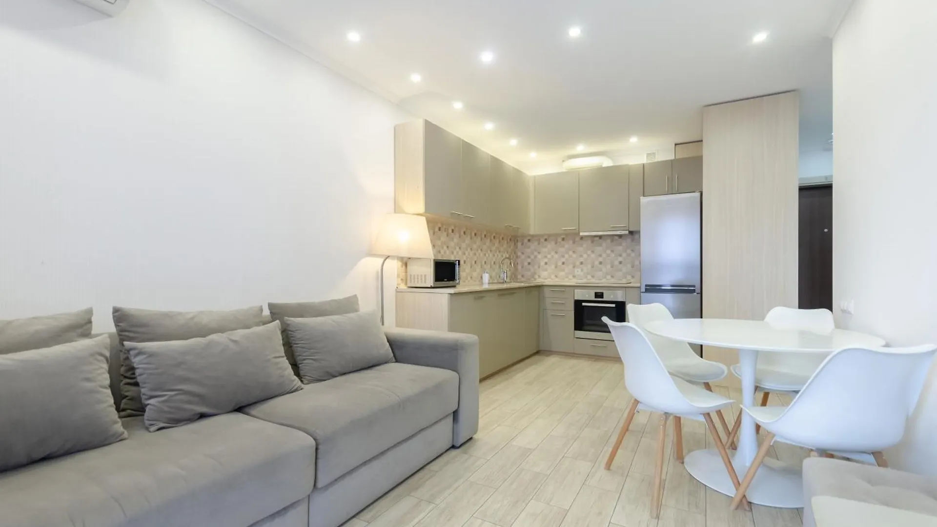 Petrovdom Apartments 3-143 In Rc Central Park, 7 John Mccain Street Kyiv 0*,